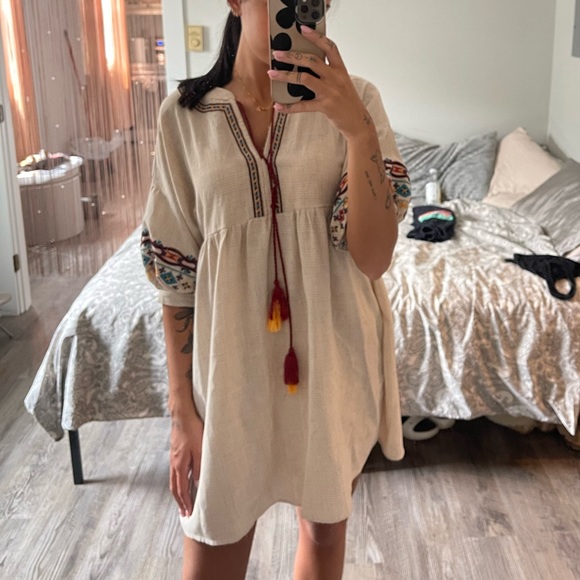 Fall embroidery shift dress - Picture 2 of 4